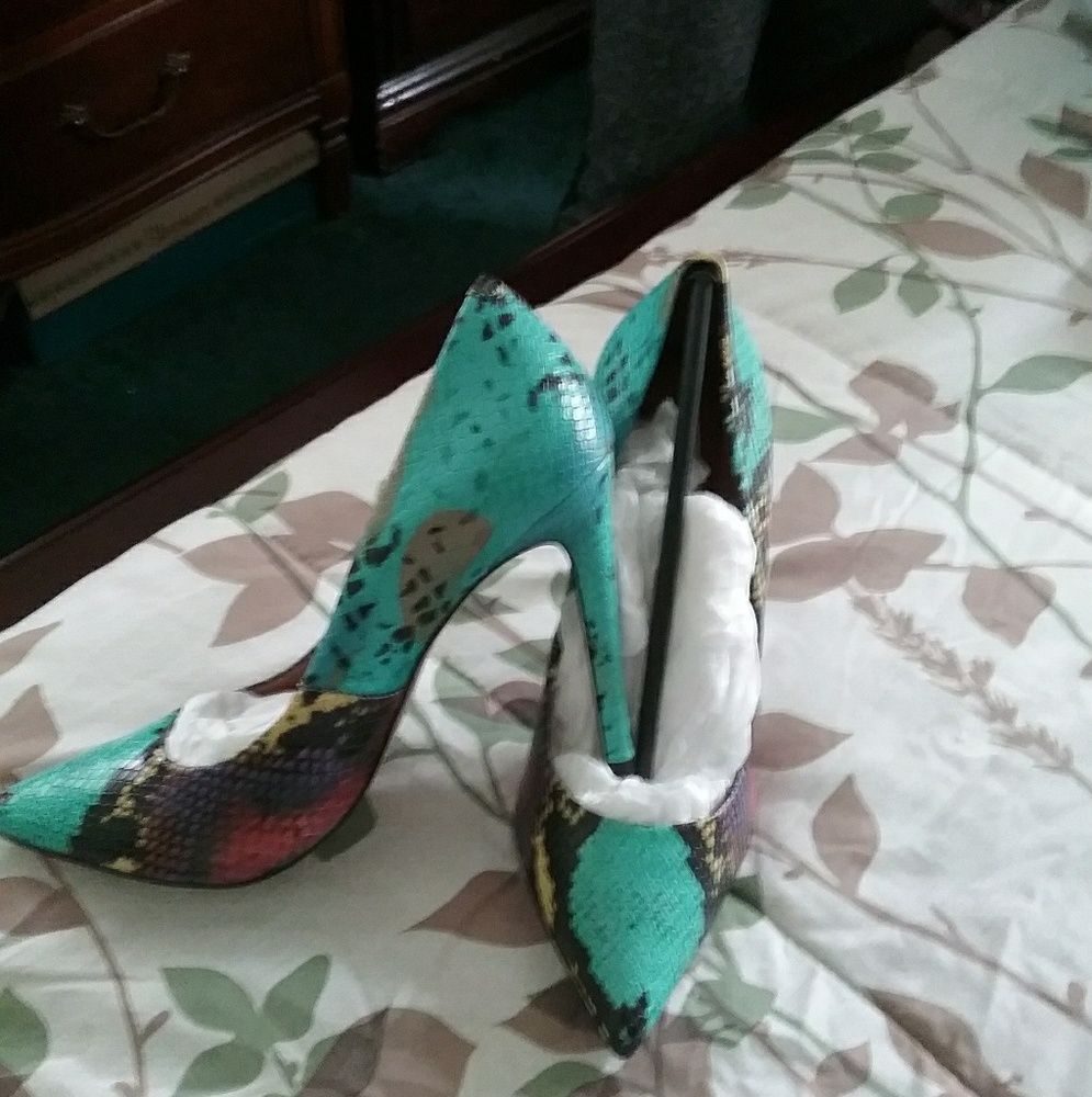 Steve Madden Leather Snake Skin Shoe